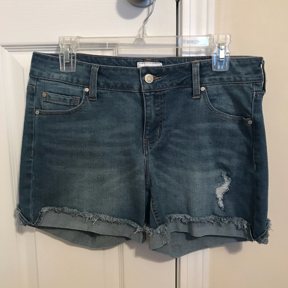 Celebrity Pink 3” Cuffed Denim Shorts